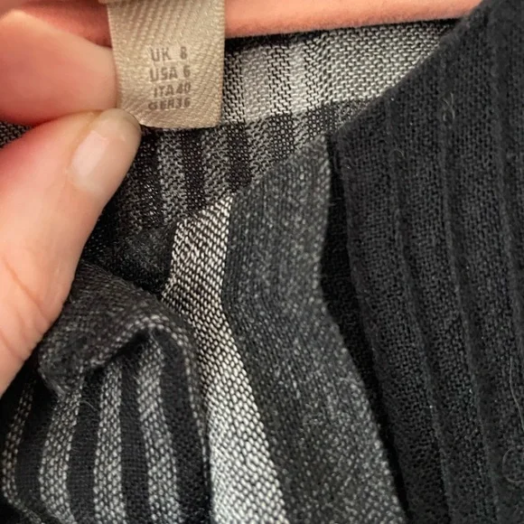 Burberry Brit wool dress. Size 6 - Picture 4 of 9